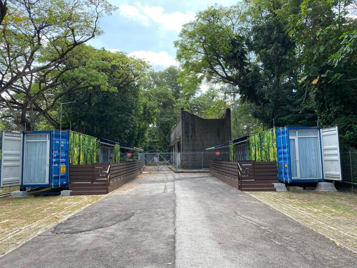 Shipping Container Hotel At Haw Par Villa Googlemap Address 27 Zehnder Road Taxi And Cars Can Only Enter Via Zehnder Road Singapore Buitenkant foto